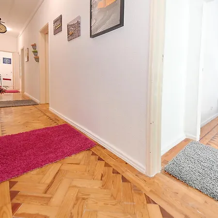 Royalty Hostal