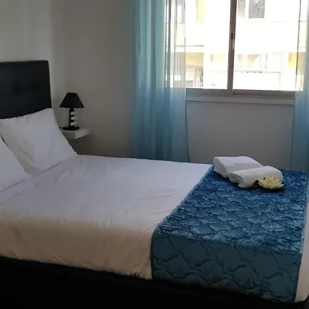 Royalty Hostal *