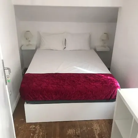 Royalty Hostal